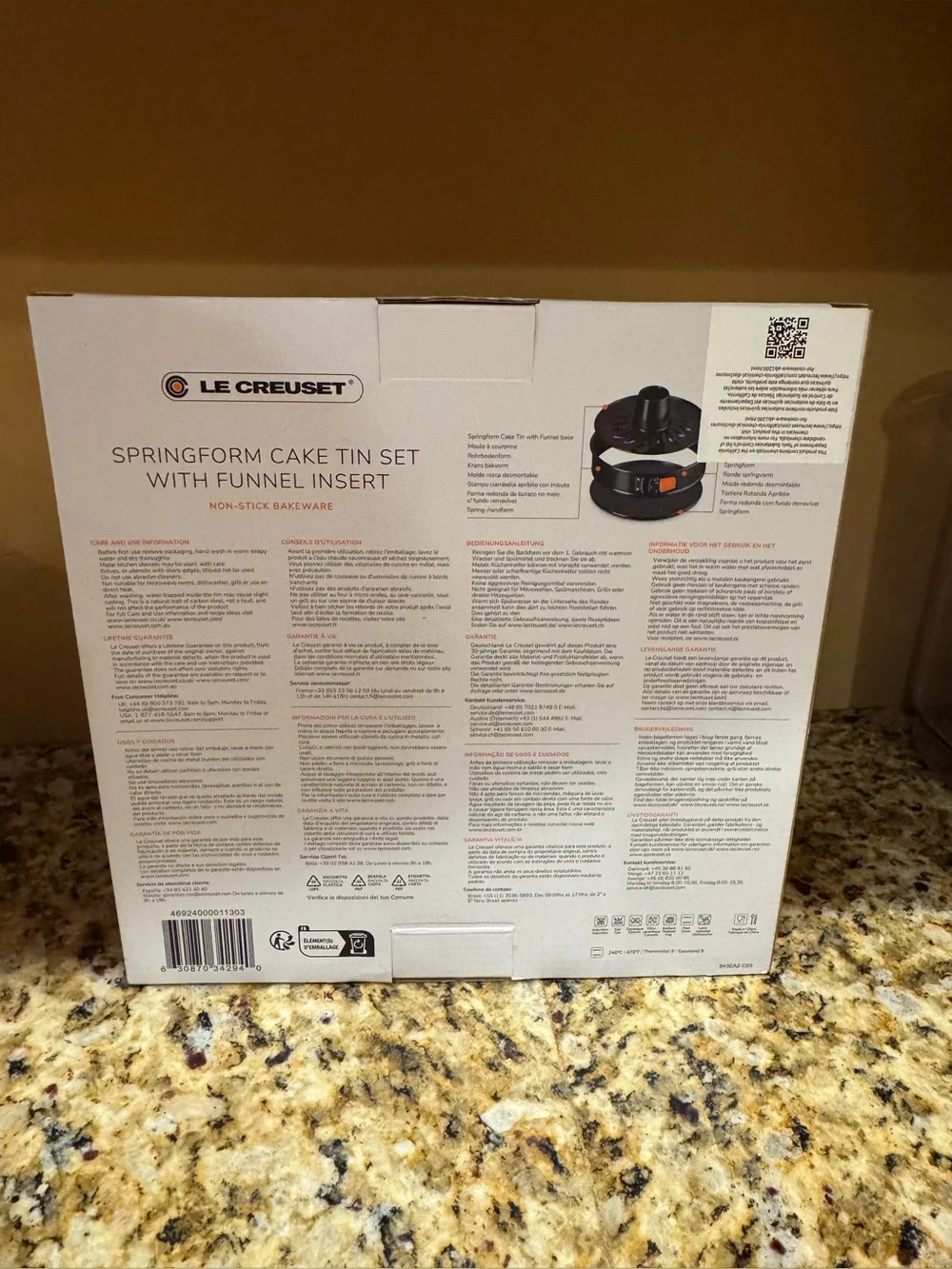 Le Creuset Black Springform Cake Tin Set  10” with Funnel Insert NEW in box !